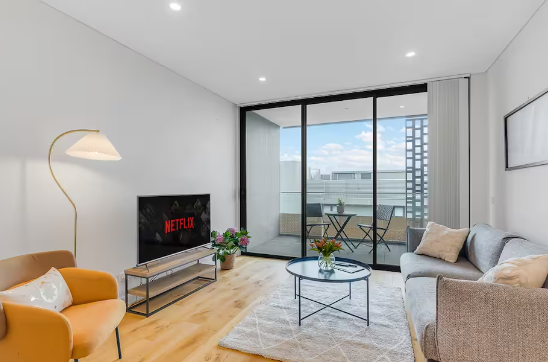 Resort style 1 BD Pool, Gym in the heart of Chat